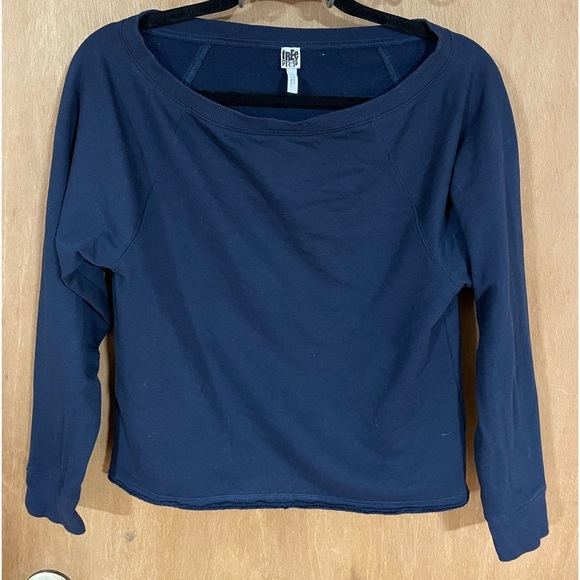 #113- FREE PRESS-cropped navy blue sweater crewneck medium terry cloth - Picture 1 of 3
